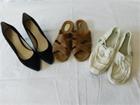 3 pairsof shoes size 8 Woman.