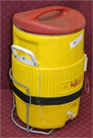 Igloo 5 Gallon Cooler with Wall Mount Rack