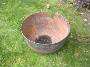 2FT Cast Iron Kettle - CHIPPED & CRACKED