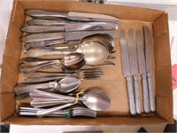 Stainless & silverplate flatware: 12 knives -