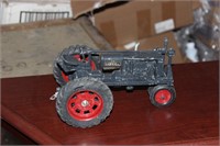 FARMALL METAL TRACTOR