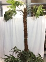 Feuilles et palmier artificiel