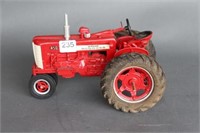 FARMALL 450 NARROW FRONT TEESWATER TRACTOR - 1/16