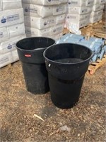 2 Plastic garbage tubs, Rubbermaid, broken handle