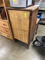 VTG MUSIC / RECORD CABINET W CONTENTS