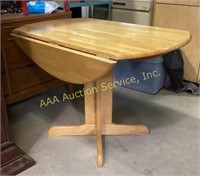 Round Oak Drop Leaf Table, see photos for wear