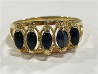 18kt Gold Ring with 1 Blue Cut Stone & 4 Dark