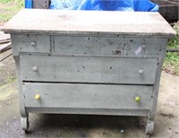GREEN COUNTRY STYLE PAINTED DRESSER