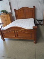 Full Size Bed w/ Clean Mattress & Base