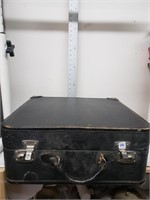 18x17x8 travel case