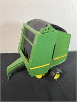 John Deere 1:16 Scale Toy Hay Baler