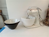 Hamilton Beach Mixer with Bowl and Batter Bowl