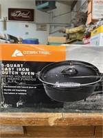 Ozark Trail 5 quart cast iron Dutch oven like new