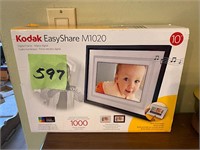 Kodak EasyShare M1020 Digital Frame