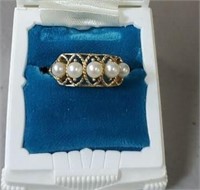 Beautiful gold and pearl ring marked 14k