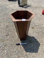 TALL METAL PLANTER