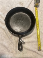 Cast Iron Skillet No 7- W/ Heat RIng- Size in pics