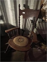 WOODEN ROCKING CHAIR