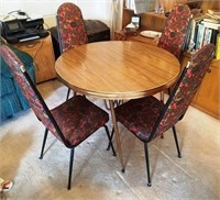 810 - COOL MID-CENTURY DINETTE WITH 4 CHAIRS