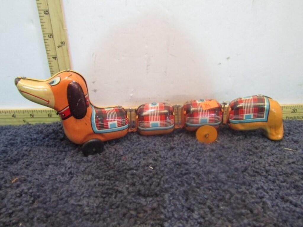 TIN WIND-UP DOG TOY