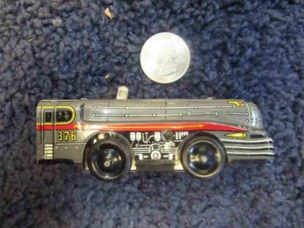 TIN TOY TRAIN ENGINE