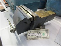 Bench vise