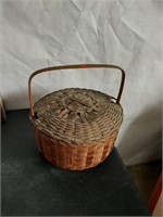 14x15in vintage sewing basket w/lid