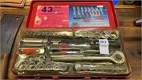 socket wrench set- 43 pieces in metal