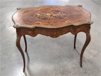 19TH CENTURY FRENCH MARQUETRY DESK
