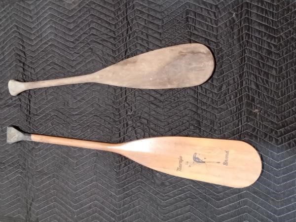 2 Wooden oars