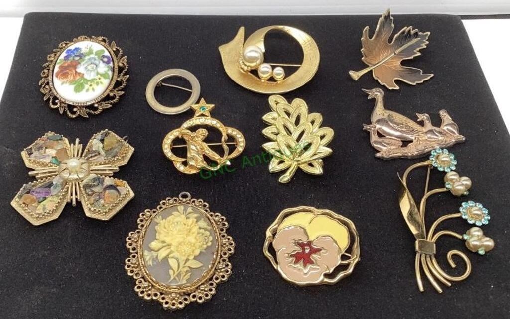 Great lot of vintage and costume brooches.   1937.