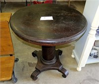 28" round oak pedestal table w/ 12" oil lamp