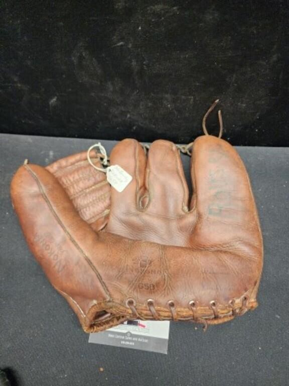 Nokona Bob Bundy Glove