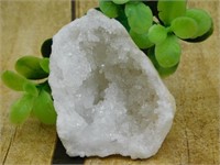 GEODE ROCK STONE LAPIDARY SPECIMEN