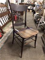 WOOD CHAIR W/ SPINDLE BACK
