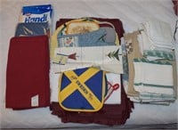 (B2) Lot of Kitchen Towels, Hot Pads & More