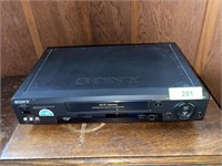 SONY VHS RECORDER & PLAYER SLV-779HF - TURNS ON
