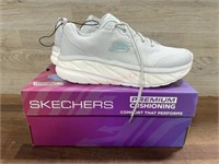 Women’s size 9 Skechers