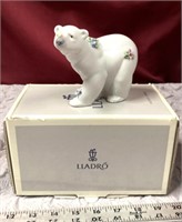 Lladro Attentive Polar Bear W/ Flowers #06354 In