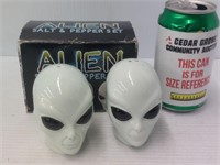 Alien salt and pepper set