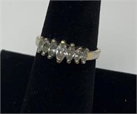 Gold toned Ring size 7