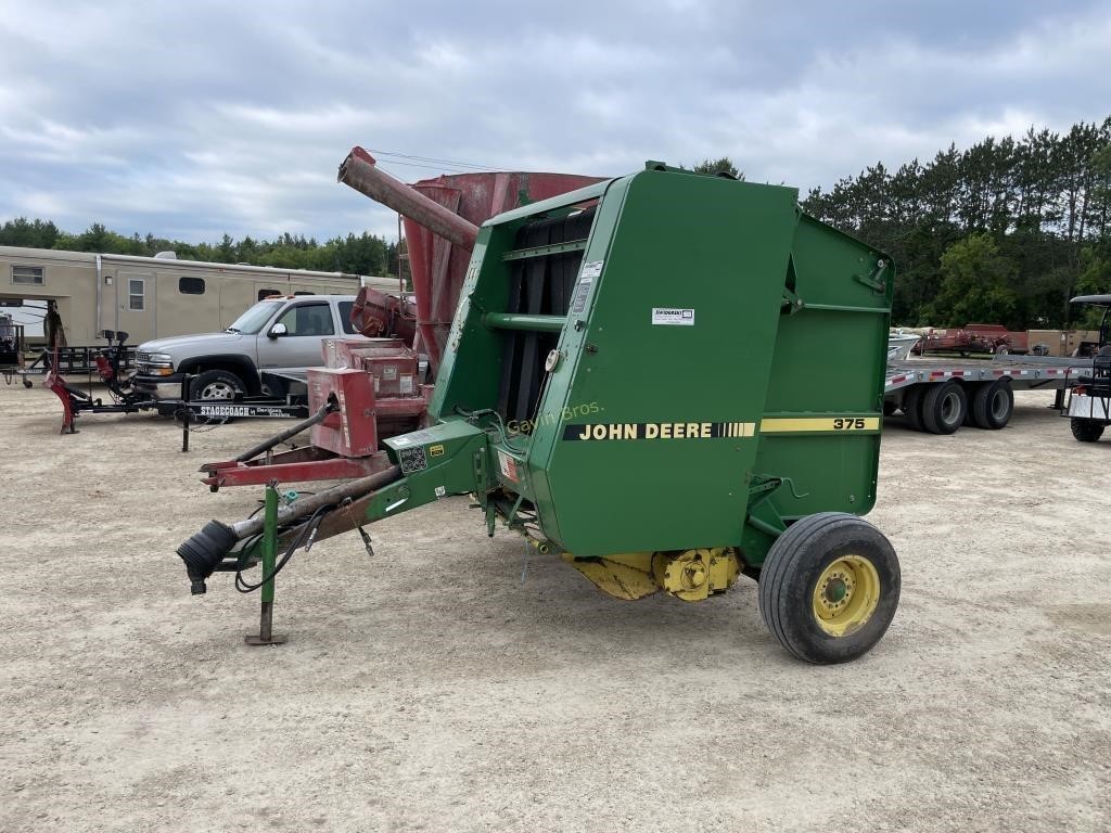 John Deere 375 Round Baler