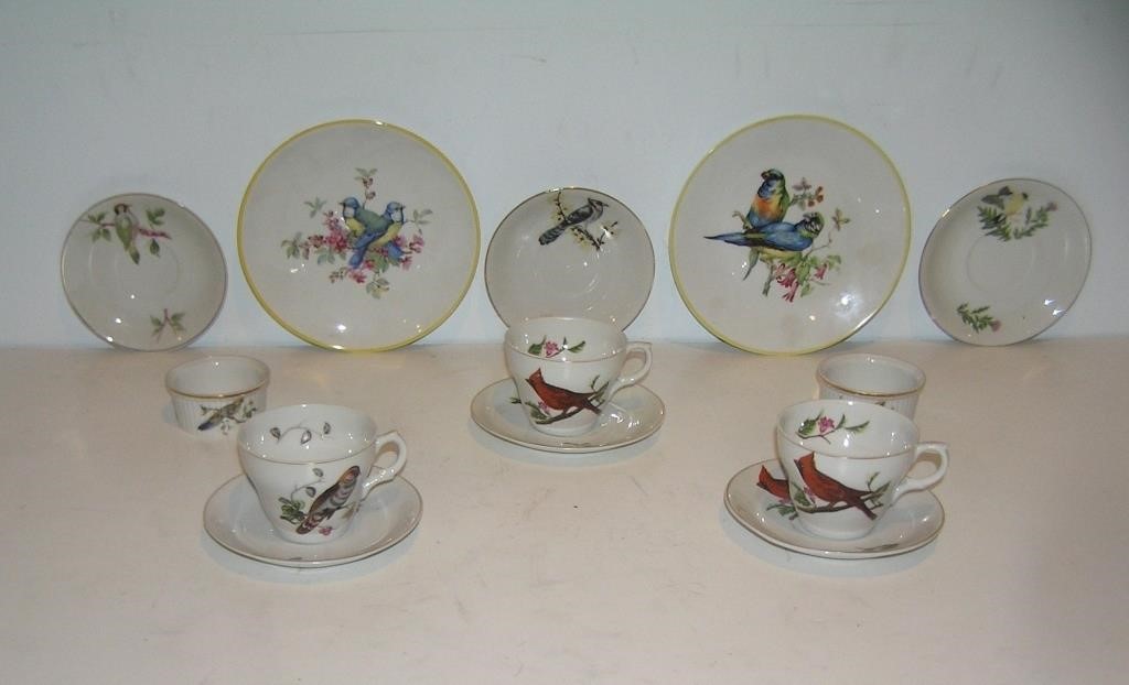 Group of bird decorated china pieces