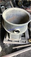 32” cauldron w/ cast iron burner base