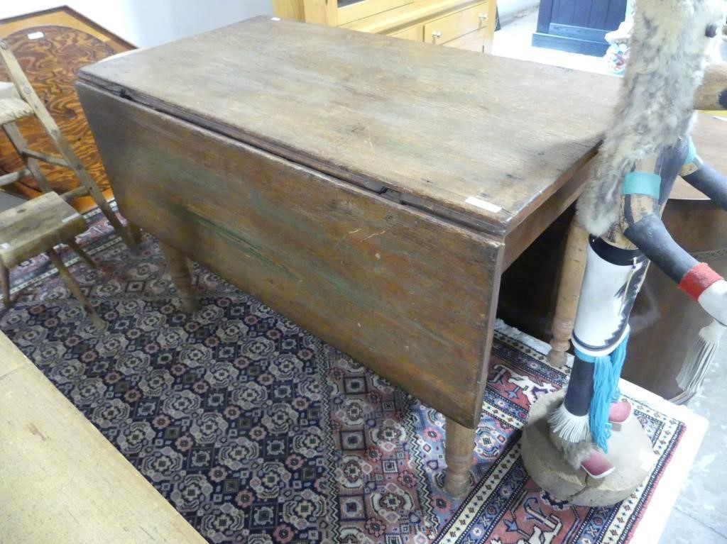 EARLY PINE DBL DROP LEAF KIT. TABLE W/TURNED LEGS