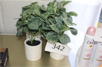 4- small artificial plants