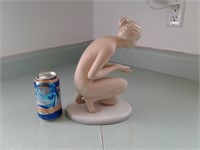 Statuette d'une femme nue. Faite en Chine