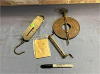 GROUPING OF VINTAGE ITEMS: LANDERS BRASS SCALE,