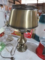 VINTAGE BRASS TABLE LAMP WITH SHADE