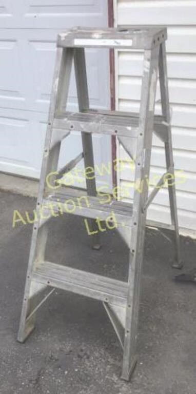 4 ft step ladder.